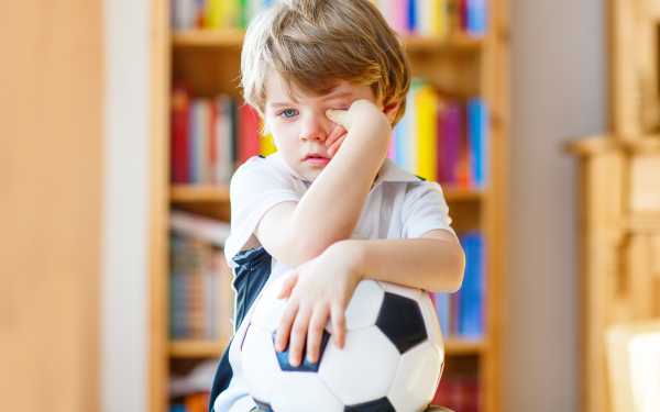 quan tam dung cach den tre khi choi the thao