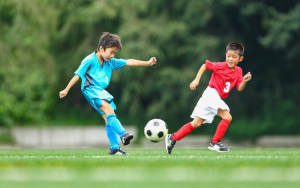 loi ich khi cho tre choi bong som